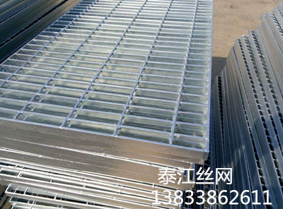 熱鍍鋅鋼格柵板在裝運(yùn)過(guò)程注意事項(xiàng) 熱鍍鋅鋼格柵板在裝運(yùn)過(guò)程注意事項(xiàng)