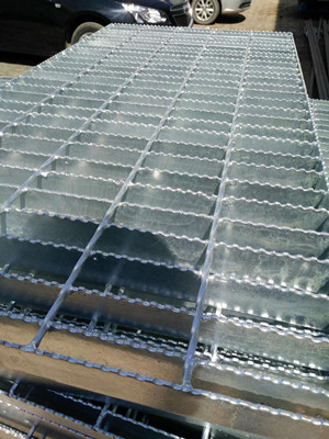 是否機器焊接的格柵板好？