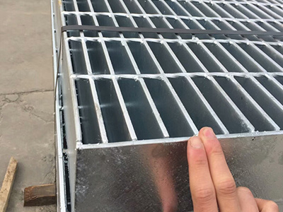 熱鍍鋅格柵板規(guī)格是怎么要求的？