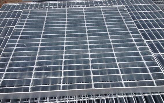 G255/30/100熱鍍鋅鋼格板廣泛用于造船，石化，化工廠